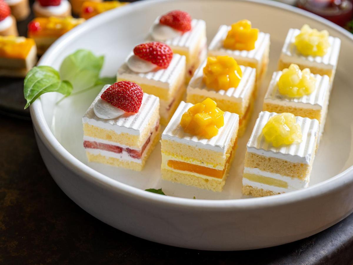 Hotel New Otani Tokyo The Main Exterior photo Petit fours