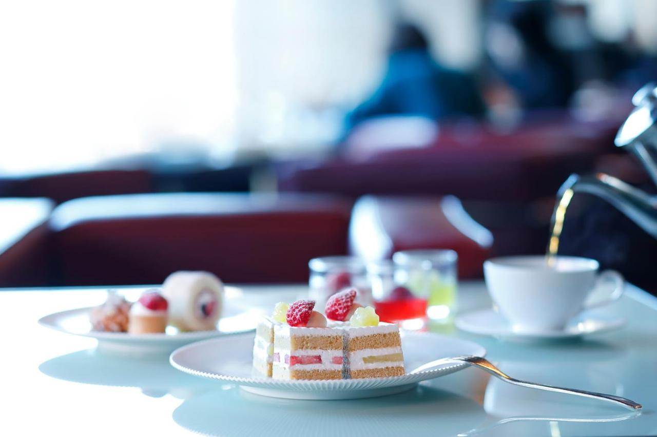 Hotel New Otani Tokyo The Main Exterior photo A cake