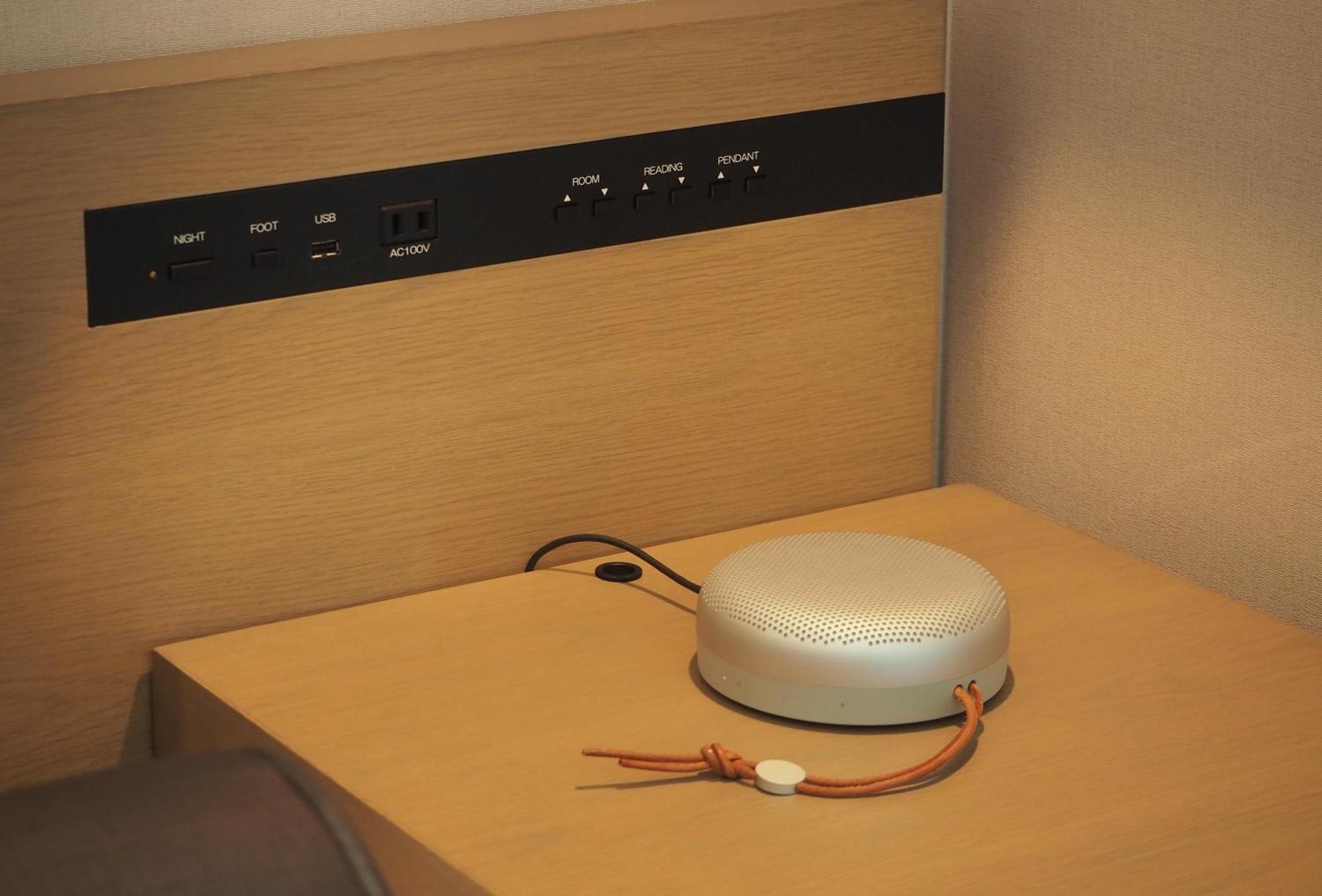 Hotel New Otani Tokyo The Main Exterior photo A bedside alarm